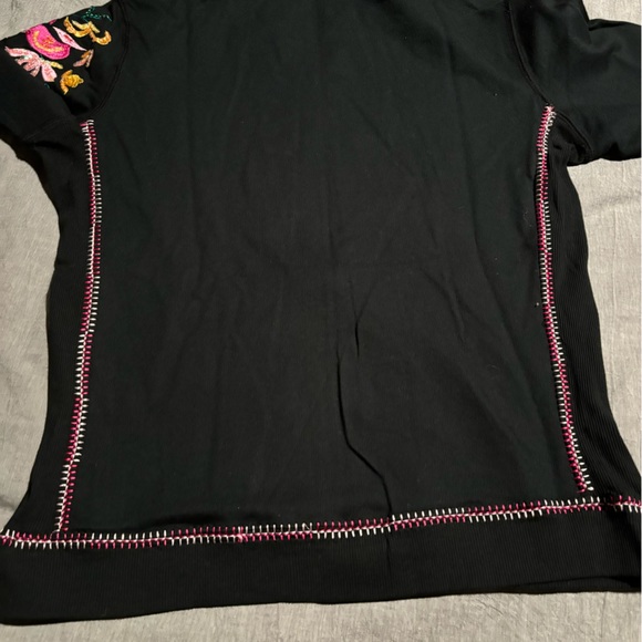 Black women’s sweat suit. - Picture 5 of 7